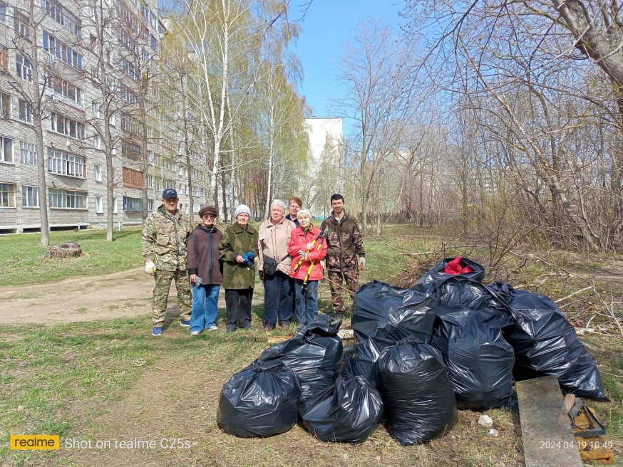 Субботник в ТОС &quot;Володарец&quot;